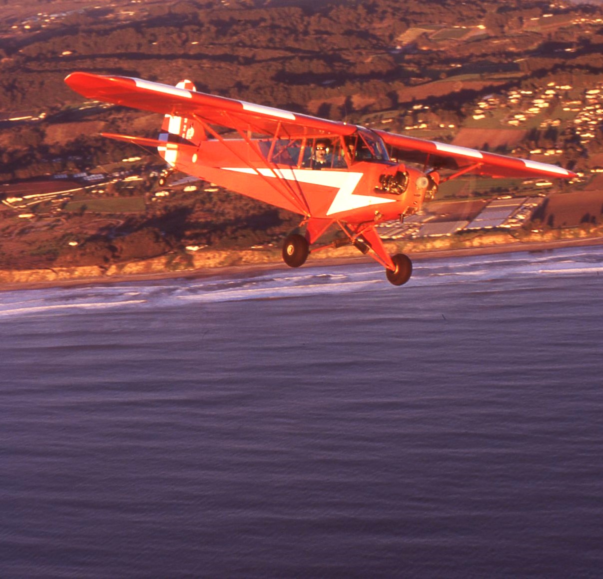 The Happiest Hour Among Total Flight Time